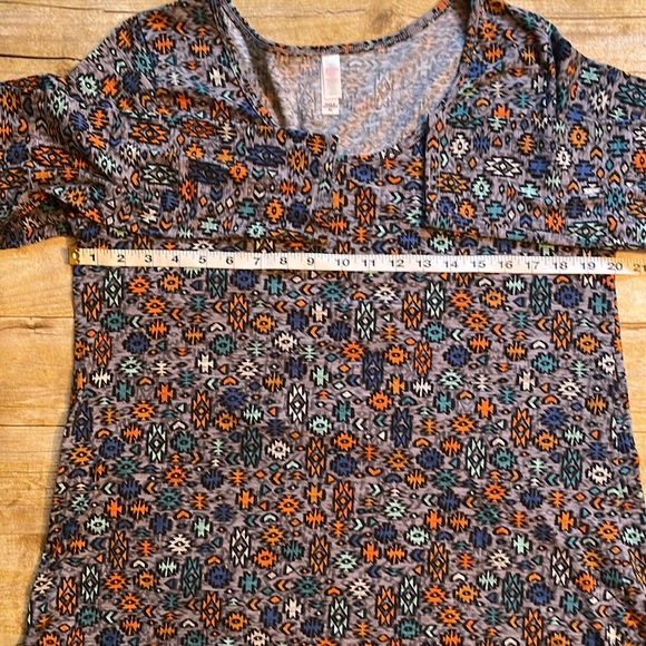 LuLaRoe Lynnae Aztec Print Long Sleeve Tee XL - Picture 3 of 10